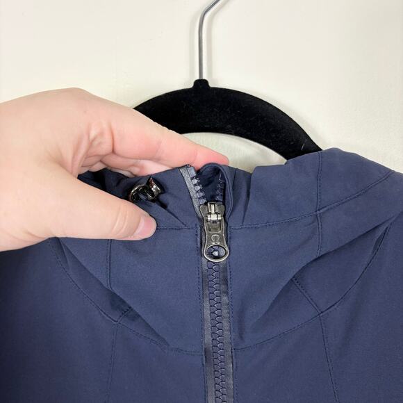 Lululemon Windbreaker Water Resistant Rise & Shine Jacket III in Midnight Navy - Picture 4 of 16